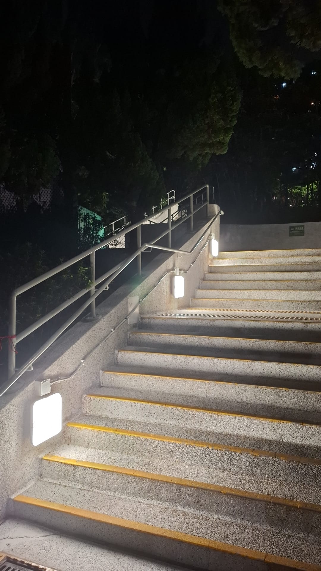 耐用型 LED 吸頂燈