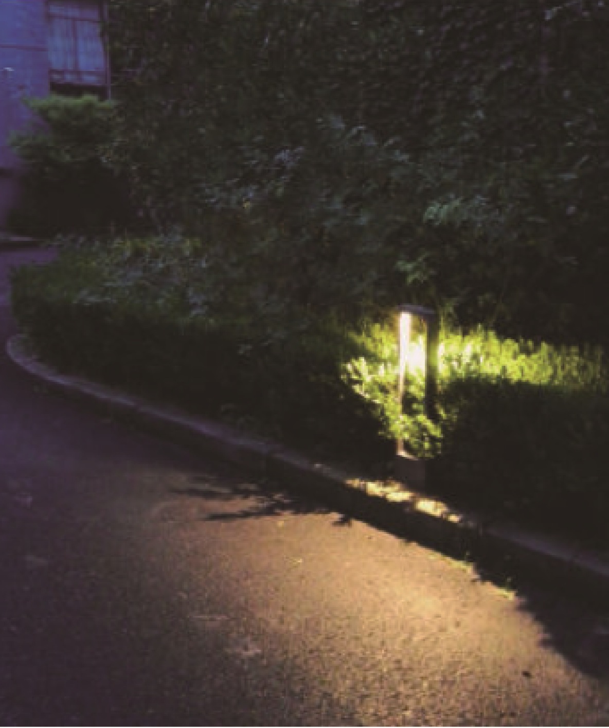 Slim hollow frame Bollard Light