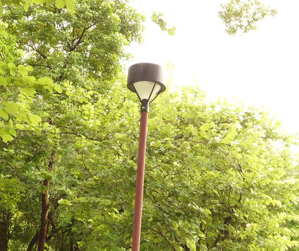Hinged cylindrical Garden light