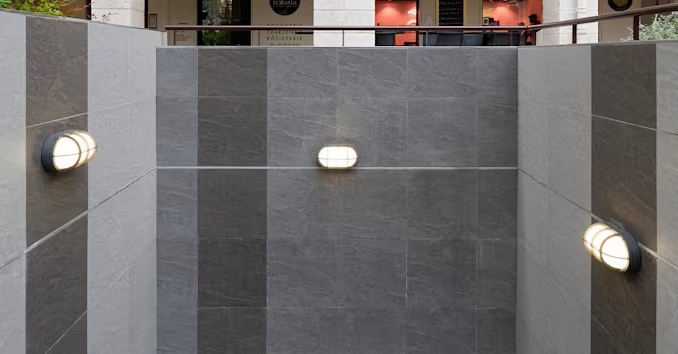 Oval bulkhead wall light